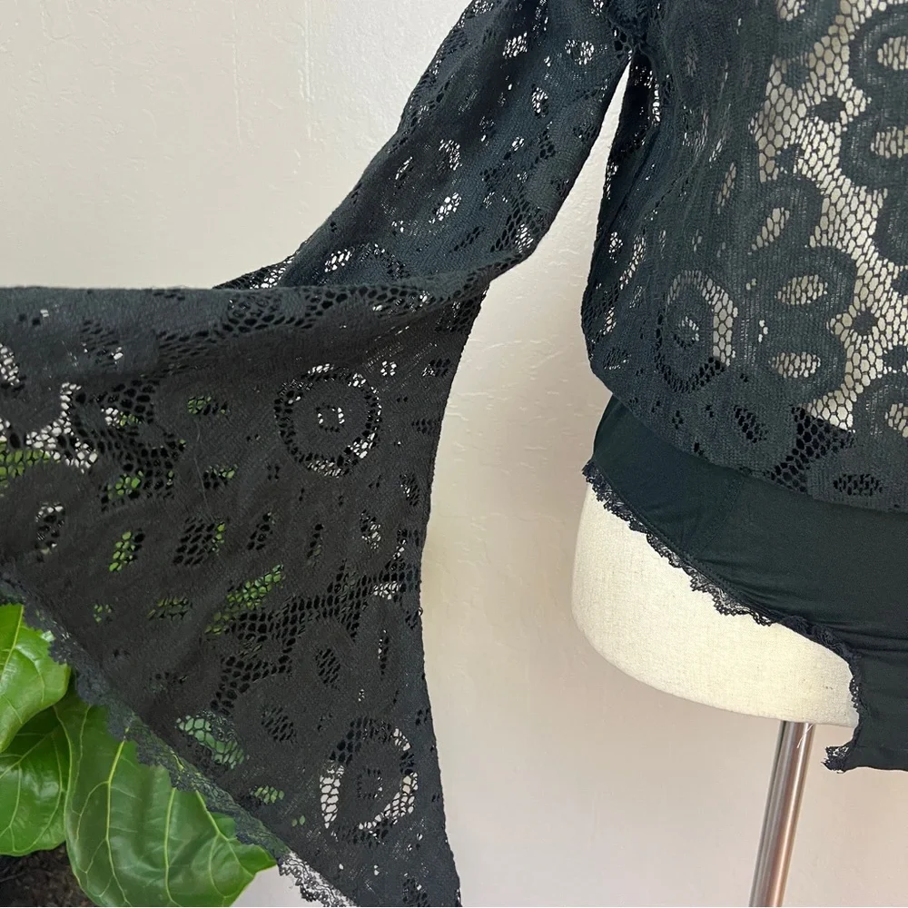•FREE PEOPLE• NWOT Better with Time Lace‎ Bell Sleeve Bodysuit in Black Size XS